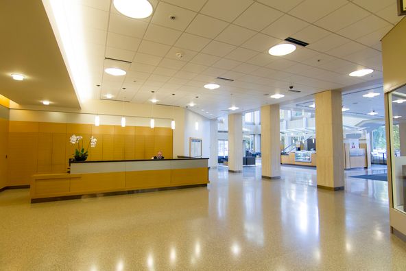 Lloyd Center Tower : 825 NE Multnomah St, Portland, OR 97232